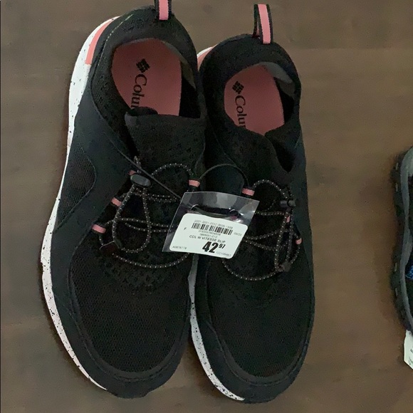 New Columbia women’s sneakers - Picture 2 of 6